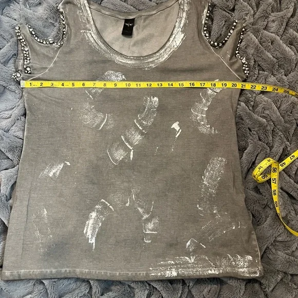 Stylish Gray Cold Shoulder Embellished Sleeve Top Size Large - Picture 11 of 12